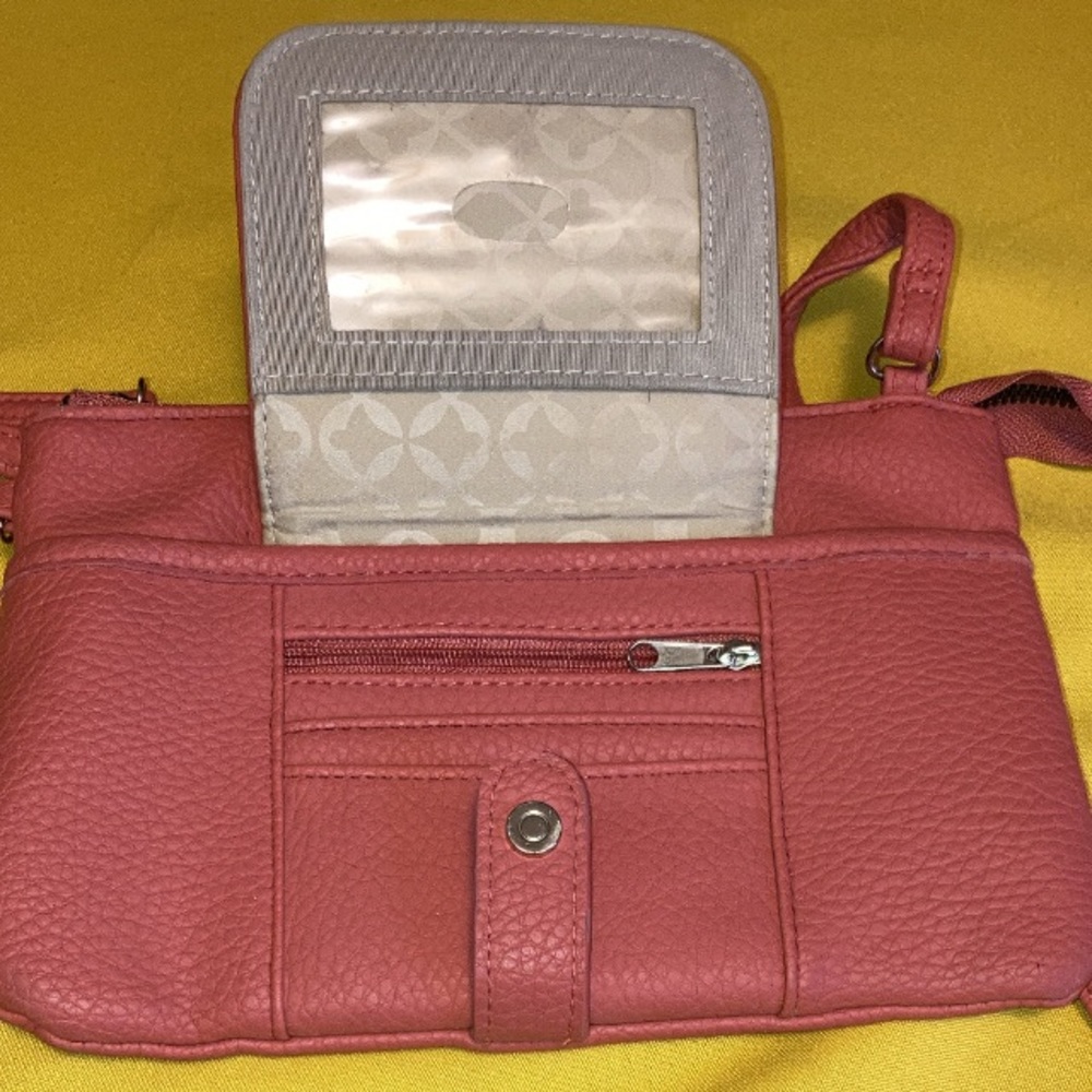 Multiple pocket crossbody purse
